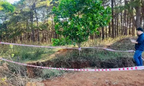 Hiện trường nơi chôn giấu xe máy nghi liên quan vụ cướp ngân hàng ở Gia Lai