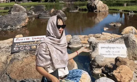 Dòng suối đặc biệt có thể luộc chín trứng khiến khách Việt thích thú