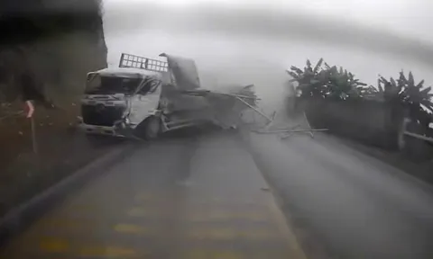 Đang đổ đèo, xe tải lao như bay rồi tông vào vách núi: Phát hiện tinh ý giúp tài xế taxi thoát chết