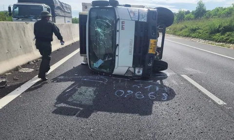 Cảnh báo mất an toàn giao thông do nổ lốp xe trên cao tốc