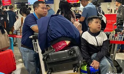 Giá vé máy bay 'leo thang' dịp Tết Bính Ngọ, lựa chọn nào cho hành trình về quê?