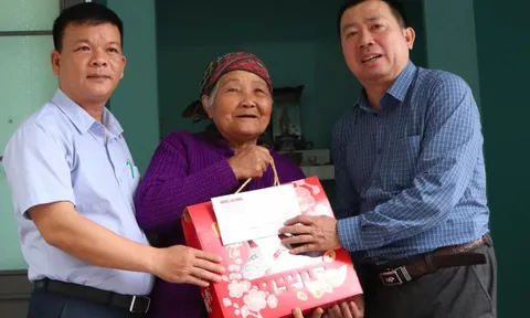 "Trái tim miền Trung" tiếp thêm hơi ấm cho người dân vùng lũ Hà Nha những ngày giáp Tết