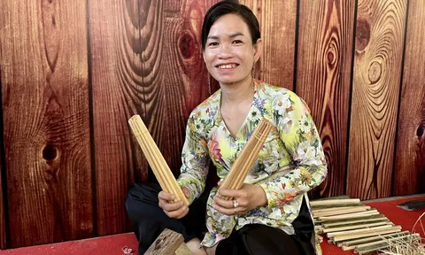 Về xóm đũa Cần Thơ nghe tiếng chẻ tre hối hả ngày cận Tết