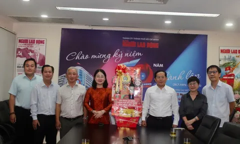 Lãnh đạo LĐLĐ TPHCM thăm, chúc Tết Báo Người Lao Động