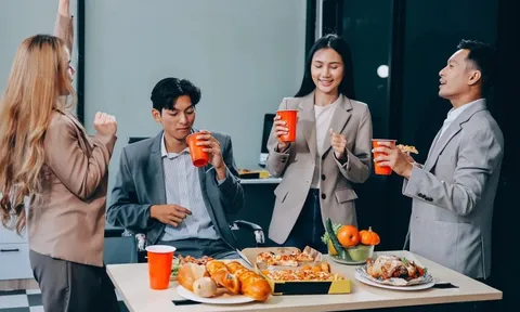 Cách dân công sở 'bật chế độ' chuẩn bị đón Tết khi kỳ nghỉ cận kề