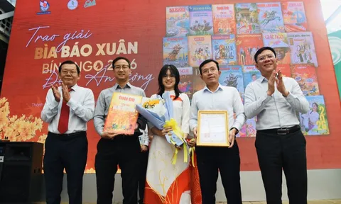 Giai phẩm Tuổi Trẻ 'Tiến lên hùng cường' đoạt giải nhì bìa báo Xuân Bính Ngọ 2026