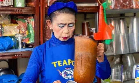 'Dì môi đỏ' bán trà sữa ở Thái Lan được khách Việt 'săn đón'