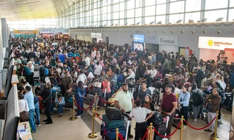 Khách quốc tế kín sân bay Phú Quốc, du lịch bùng nổ