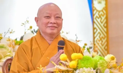 Hòa thượng Thích Lệ Trang nói về nguồn gốc, cách thức làm lễ giao thừa và tục chọn người 'xông đất'