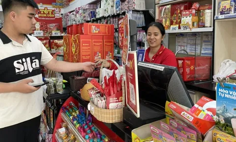 Mùng 1 Tết thị trường 'êm', cảnh báo phí giữ xe tăng mấy ngày tới