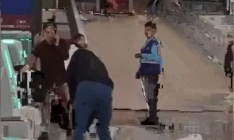 Du khách Anh phá 10 quầy ở sân bay, lộ 4 viên Viagra