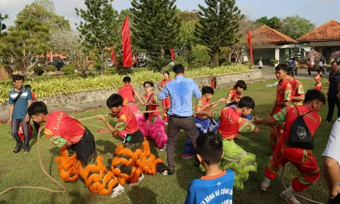 CLIP: Người dân Vĩnh Long “Vui xuân tại vườn Bác Sáu Dân”