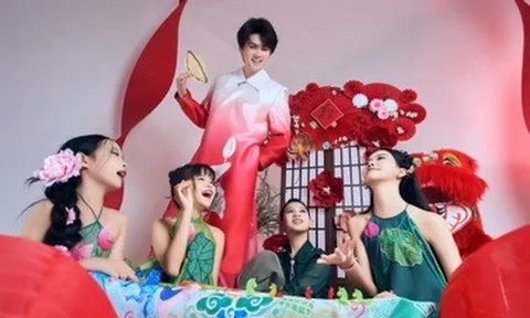 Người mẫu Đình Quyền đưa trò chơi dân gian Tết vào ngôn ngữ thời trang