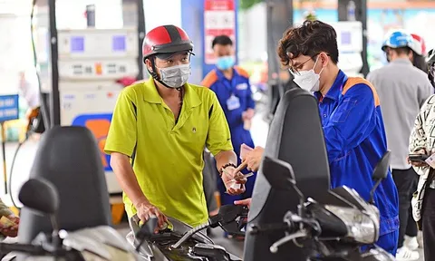Đồng loạt giảm giá xăng, tăng giá dầu từ 15h chiều 20-2