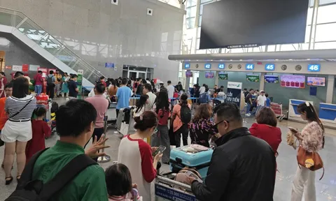 Tân Sơn Nhất 'phá đỉnh' lịch sử: Đón hơn 170.000 khách ngày mùng 4 Tết