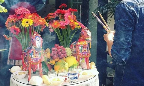 Gợi ý văn khấn cúng khai trương đầu năm Bính Ngọ 2026