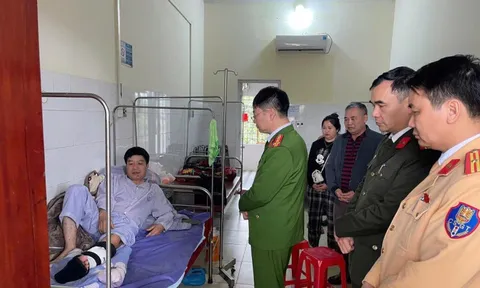 Thiếu tá công an bị kẹt tay, phải đu người theo xe ô tô của “ma men”