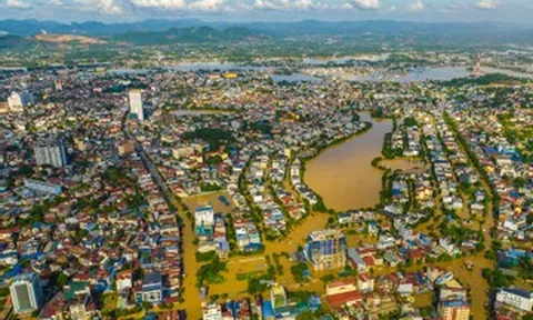 Vượt bão lũ kỷ lục