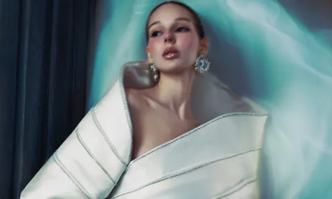 Nhà thiết kế mang sô diễn tới lâu đài cổ của Nga