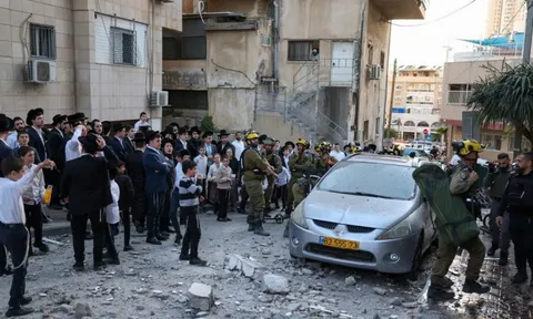 Căng thẳng Trung Đông: Buộc tạm dừng tour du lịch giá trăm triệu, khách Việt giữ an toàn