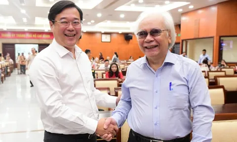 Lãnh đạo TP.HCM gặp gỡ, tuyên dương nhà báo, văn nghệ sĩ tiêu biểu đầu năm