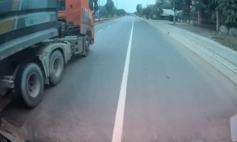 Clip tài xế xe ben che biển số, chèn ép ô tô trên quốc lộ