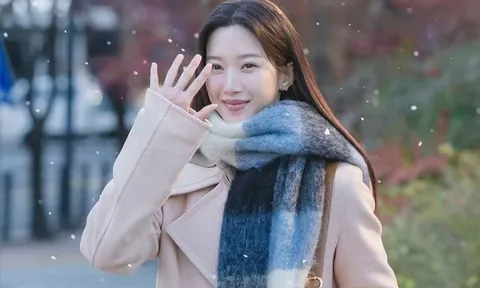 Tủ sách của Moon Ga Young, nữ chính Once we were us có gì đặc biệt?