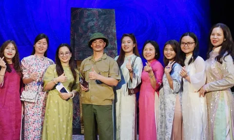 Phụ nữ thích đi xem kịch vào ngày phụ nữ?