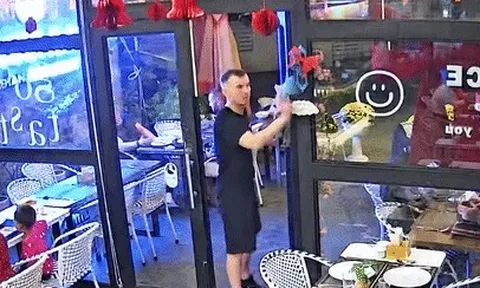 Khách Tây rung chuông, cúi người cảm ơn nhà hàng Đà Nẵng vì ăn ngon