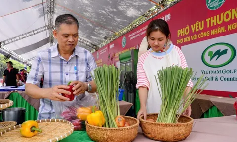 Công nhân, người lao động là những thượng khách của Phở yêu thương