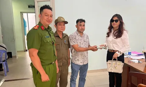 Người phụ nữ ở TPHCM trả lại 50 triệu đồng nhặt được