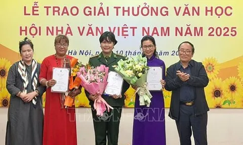 Giải thưởng văn học hằng năm còn để nhìn lại những vấn đề của đời sống văn học