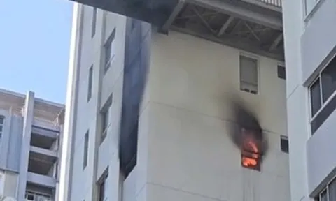 Cháy lớn tại căn hộ chung cư, hàng trăm cư dân hoảng loạn tháo chạy