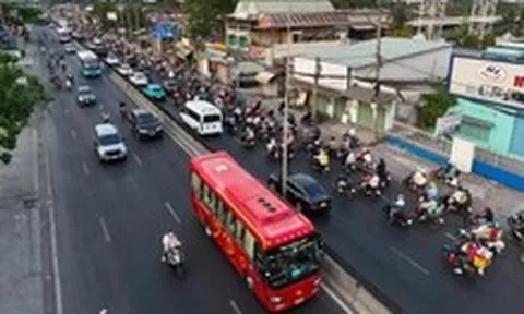 UBND TP.HCM yêu cầu kiểm tra giá vé xe, theo dõi việc cung ứng xăng dầu tại đại lý