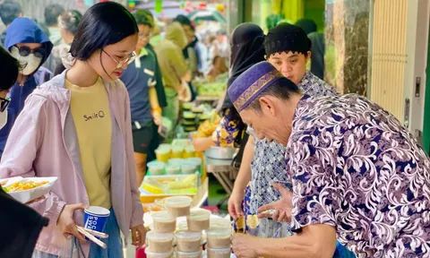 Chen chân ở chợ Hồi giáo mỗi năm chỉ bán một lần ở TP.HCM
