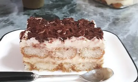 Cách làm bánh tiramisu từ sữa chua và bánh quy không cần lò nướng