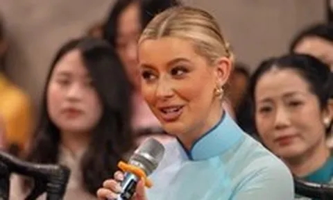 Hoa hậu người Mỹ ấn tượng vì 58.000 người mặc áo dài trên đường phố Việt Nam