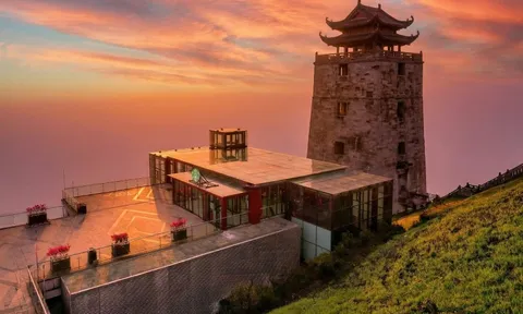 Starbucks mở cửa hàng cao nhất châu Á tại Fansipan