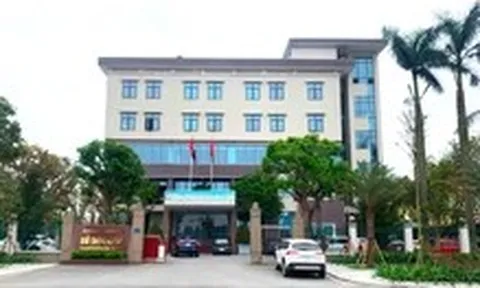 Bàn giao gần 30kg vàng cho đơn vị trúng quyền mua với giá hơn 142 tỉ đồng