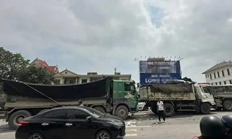 Ba ô tô tông liên hoàn trên quốc lộ 1, tài xế tử vong trong cabin