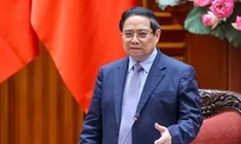 Thủ tướng: Thực hiện nghiêm chỉ đạo của Bộ Chính trị về đảm bảo nguồn cung xăng dầu, giá ổn định