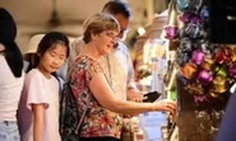 Kinh tế đêm TP.HCM phải thoát bóng 'ăn nhậu vỉa hè'