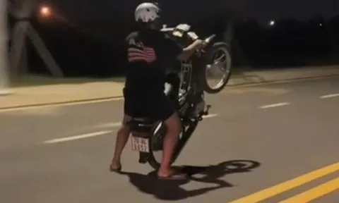 CSGT Tây Ninh xử lý nhóm thiếu niên 'bốc đầu' xe máy, quay clip đăng mạng xã hội