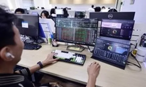 Chủ tịch Dragon Capital khuyên các nhà đầu tư tránh 'đọc báo, đặt lệnh ngay'