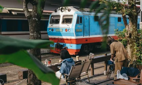 Quán cà phê 'đường tàu' trong sân ga Huế gây sốt