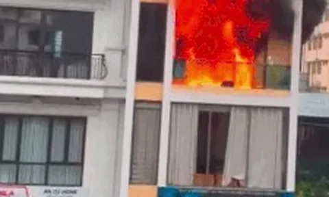 Cháy dữ dội tại căn nhà 4 tầng, khói đen đặc bốc ngùn ngụt