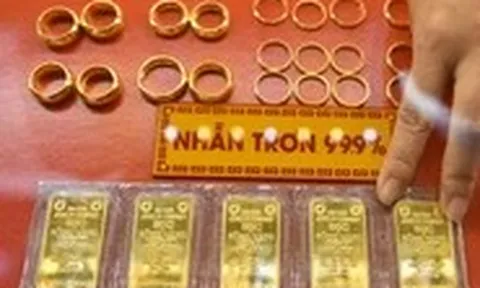 Giá vàng miếng SJC cao hơn giá vàng thế giới đến 30 triệu đồng/lượng cả tuần qua