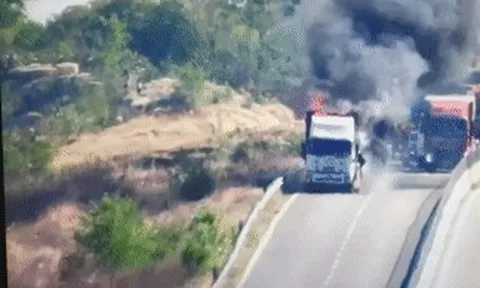Xe chở máy móc cháy trơ khung trên cao tốc Cam Lâm - Vĩnh Hảo