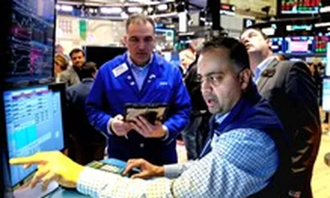 Đọc nhanh 31-3: Giá dầu tiếp tục tăng, bán tháo chứng khoán lan rộng