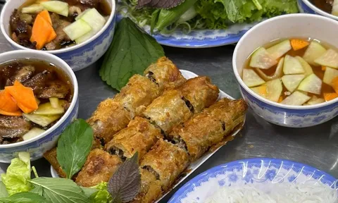 Quán bún chả TP.HCM được thành viên Super Junior khen 'quá ngon'